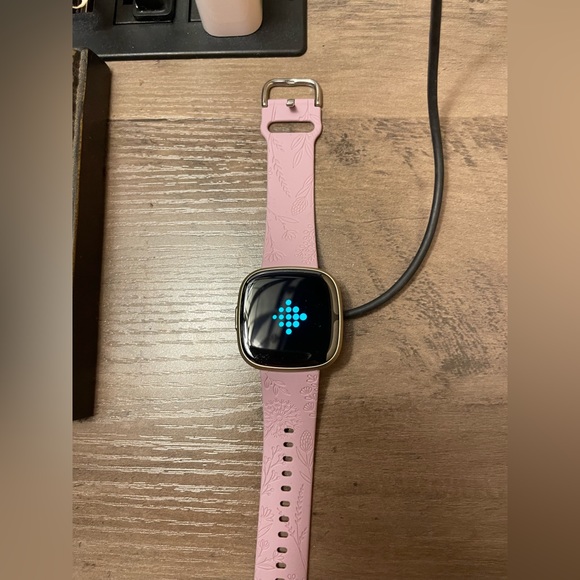 Fitbit Sense 2 like New still have the box - Picture 13 of 13